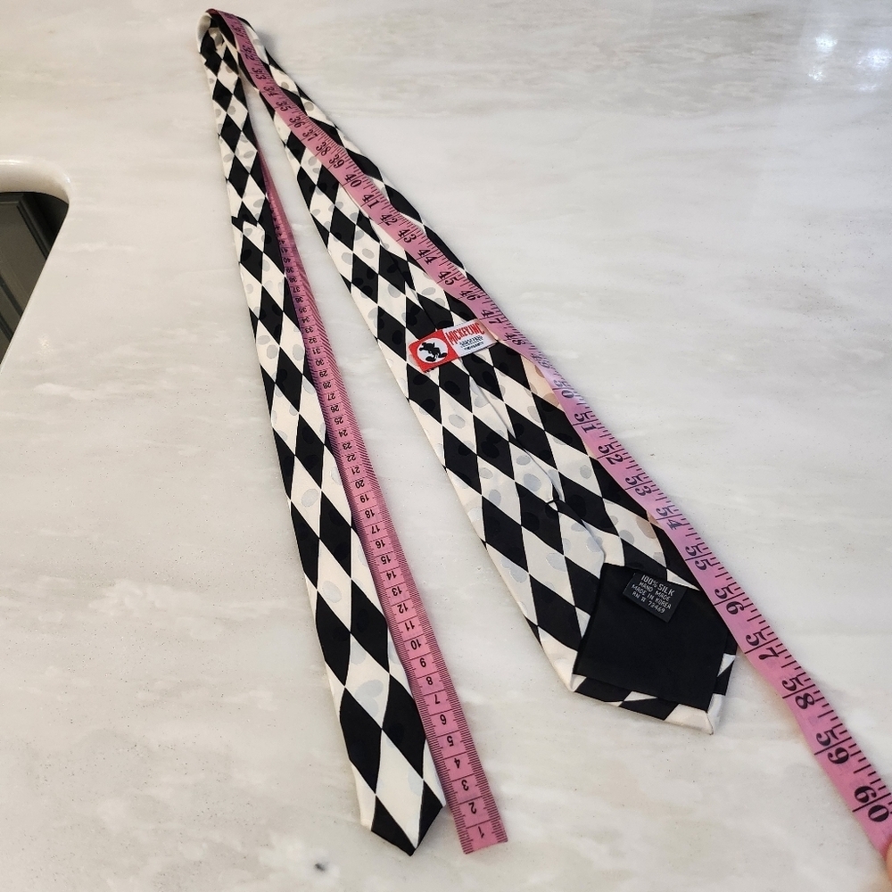 Mickey INC 100% SILK MICKEY MOUSE TIE - Picture 5 of 6